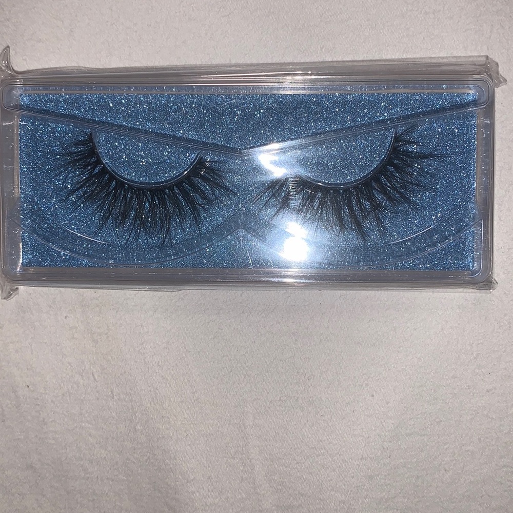 Makeup bundle - Picture 2 of 3